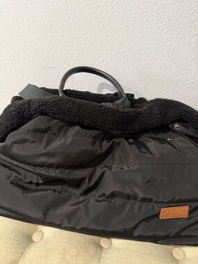 Hotel Doggy dog car seat and carrier in black with Sherpa Trim and strap